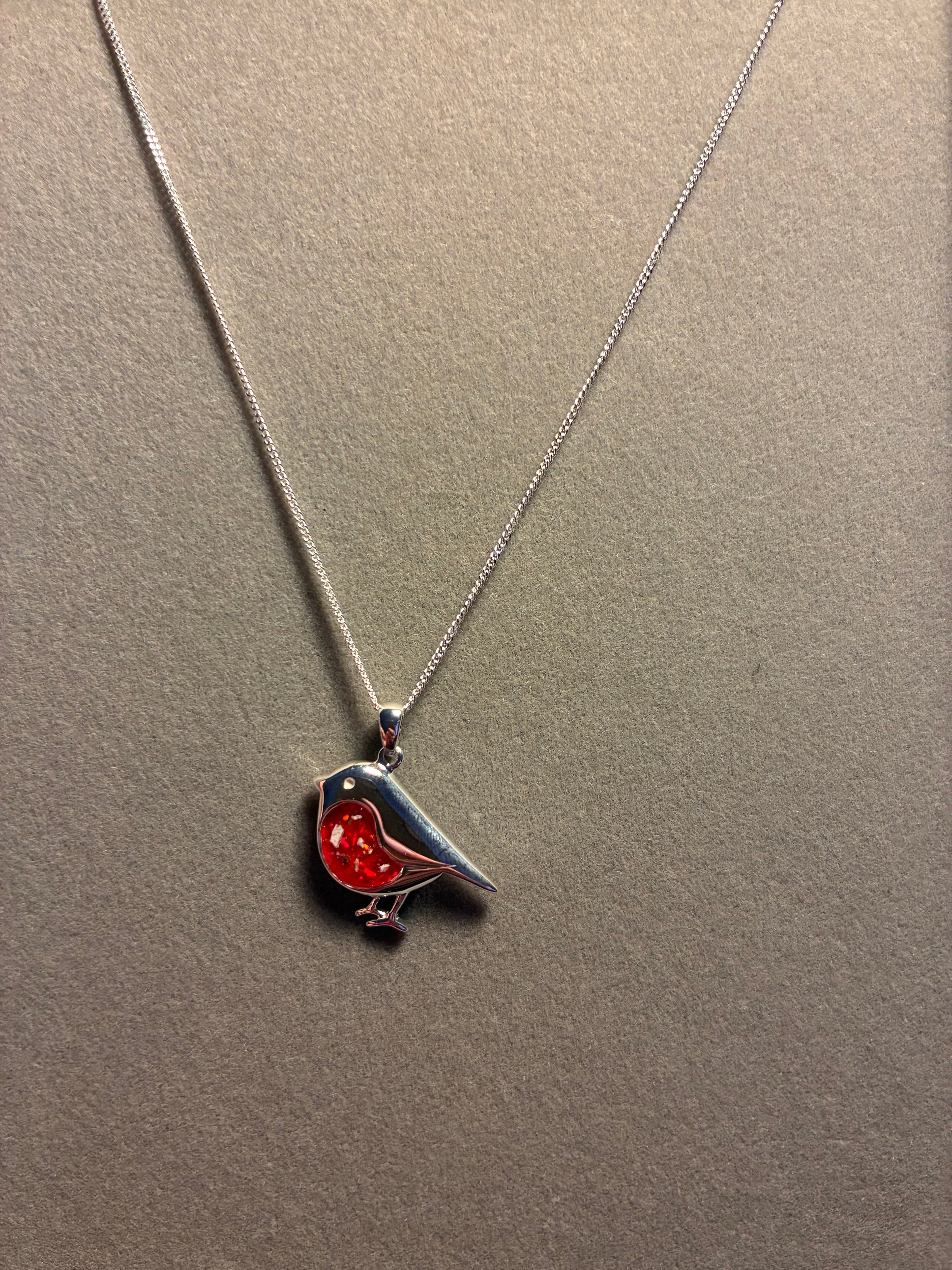 Robin pendant necklace