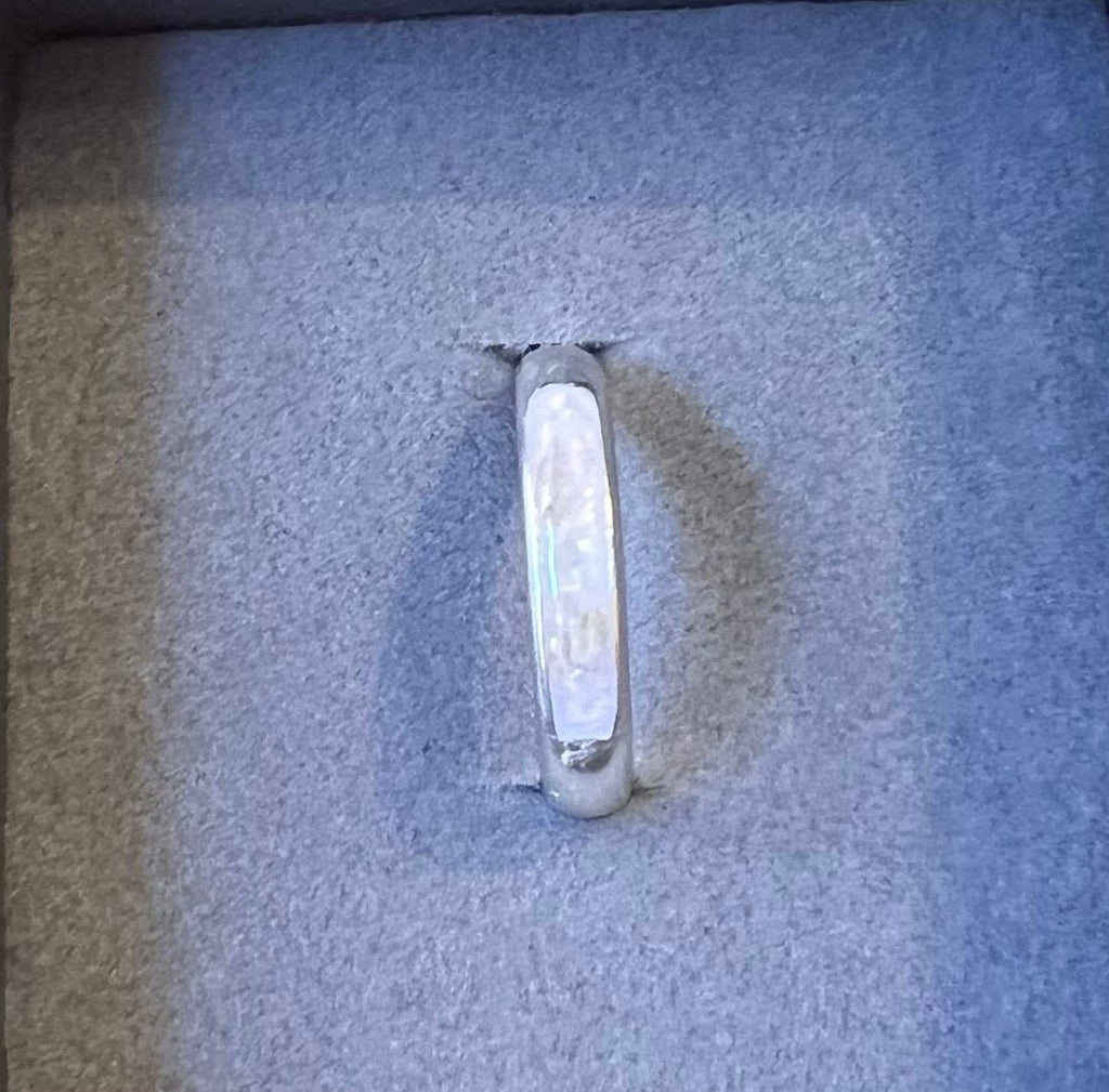 Unisex channel ring band