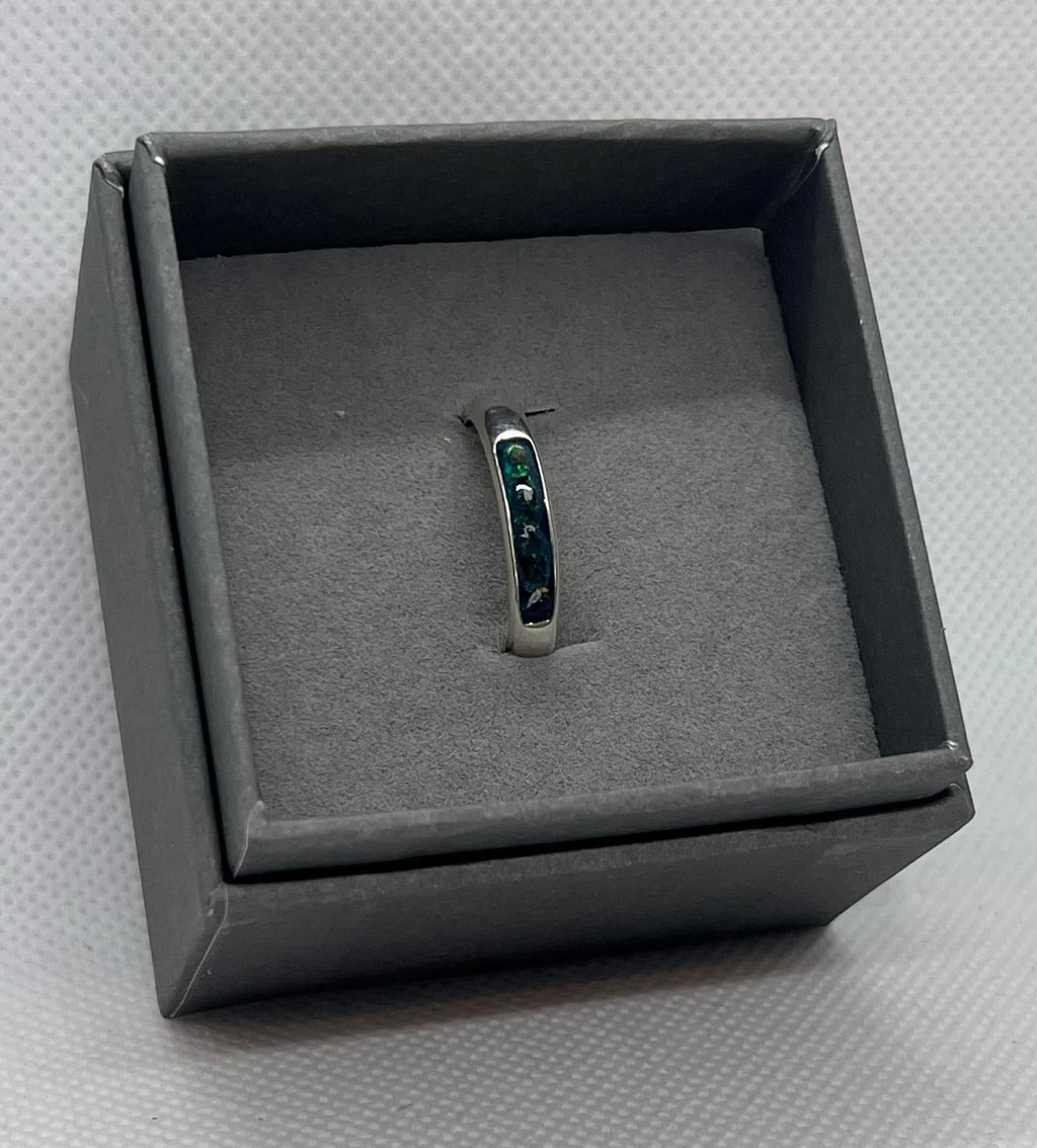 Unisex channel ring band