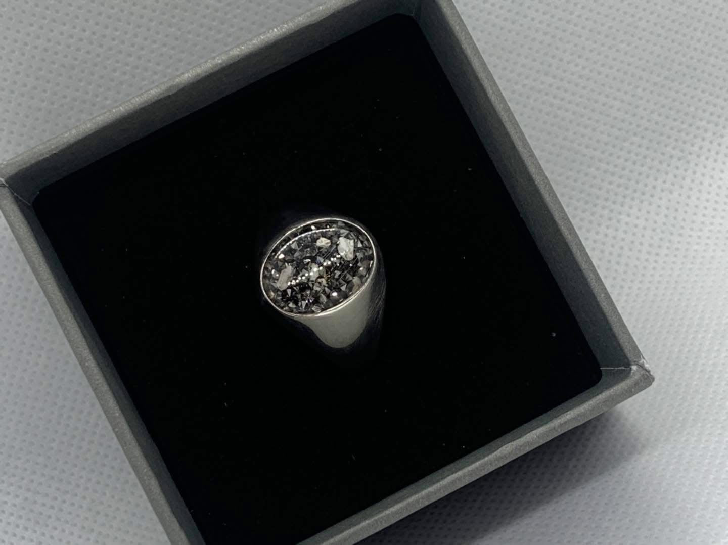 Men’s signet ring 18x13 stone