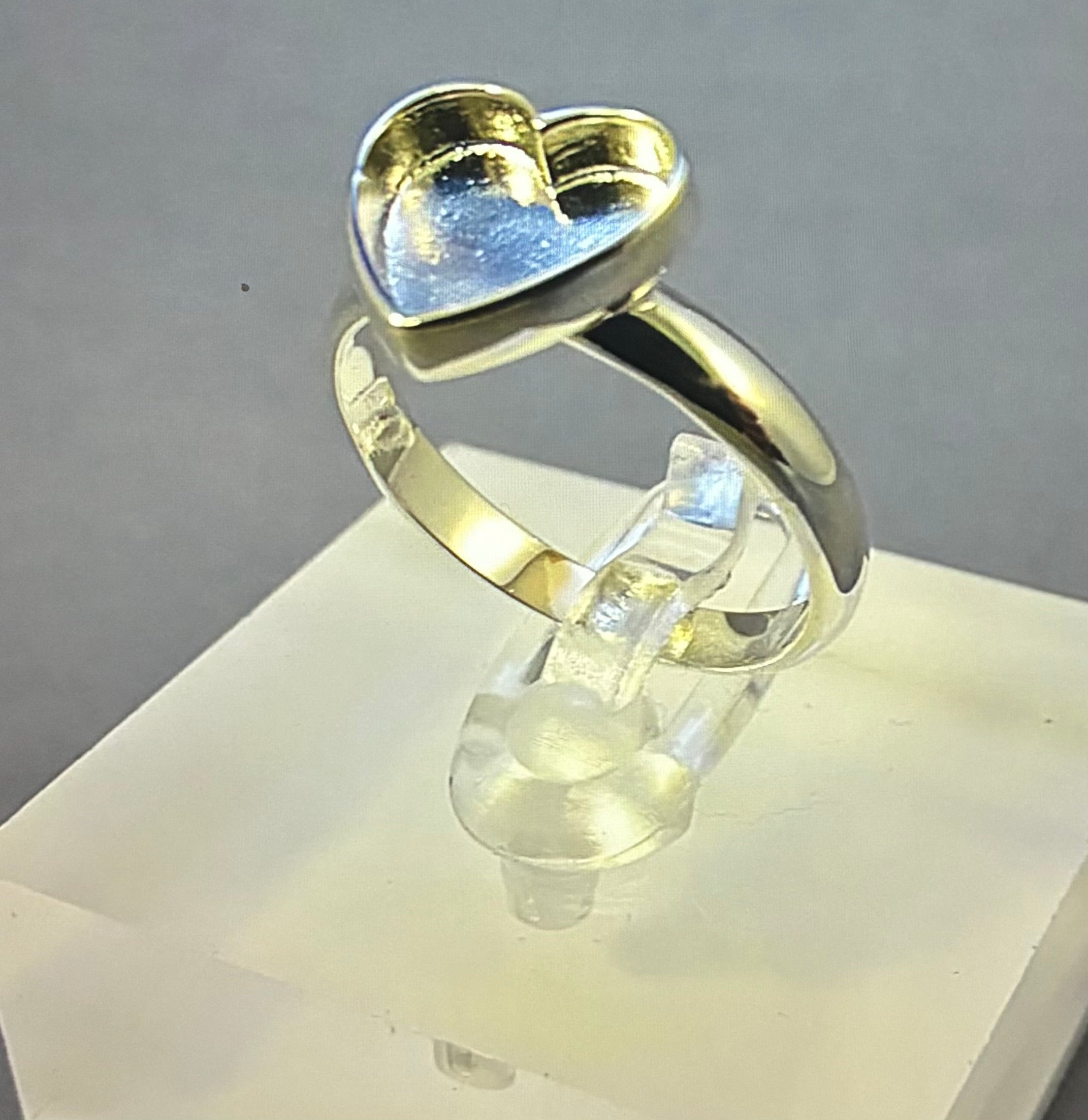 Heart setting ring